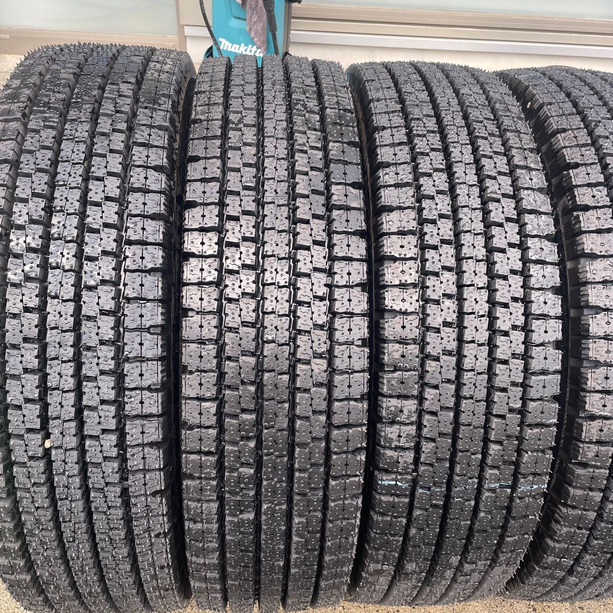 9R19.5 中古再生 激安美品 ほぼ新品6本セット：60000円 | 桜国際貿易