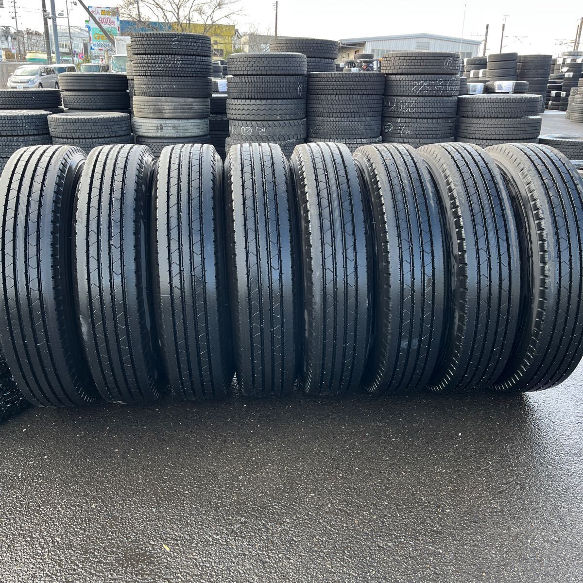 285/85R22.5 146/143 2024 BRIDGESTONE 2本 285/85R22.5 143/140J BRIDGESTONE, 2024年製 激安美品 8本セット