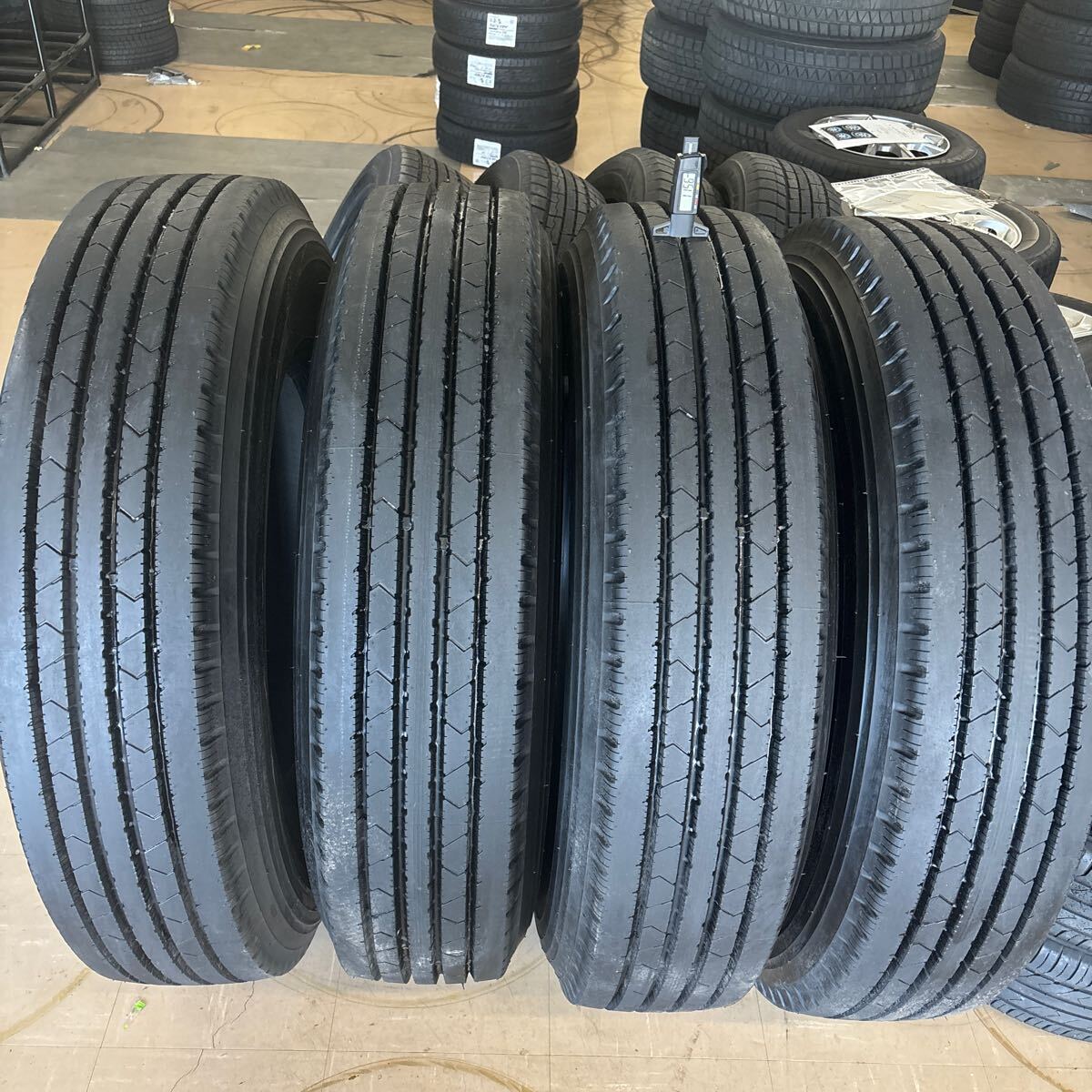 285/85R22.5 ほぼ新品 2024年 ブリヂストン 激安美品 4本セット：95000