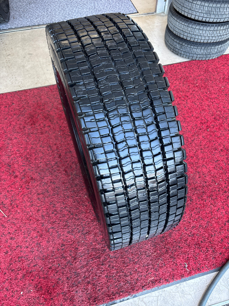 265/70R19.5 ダンロップ  SP001 中古冬タイヤ 1本:14000円
