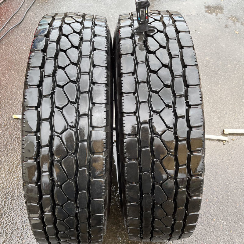 245/80R17.5 ブリヂストン,　年式:2015, 激安美品,　2本セット：10000円