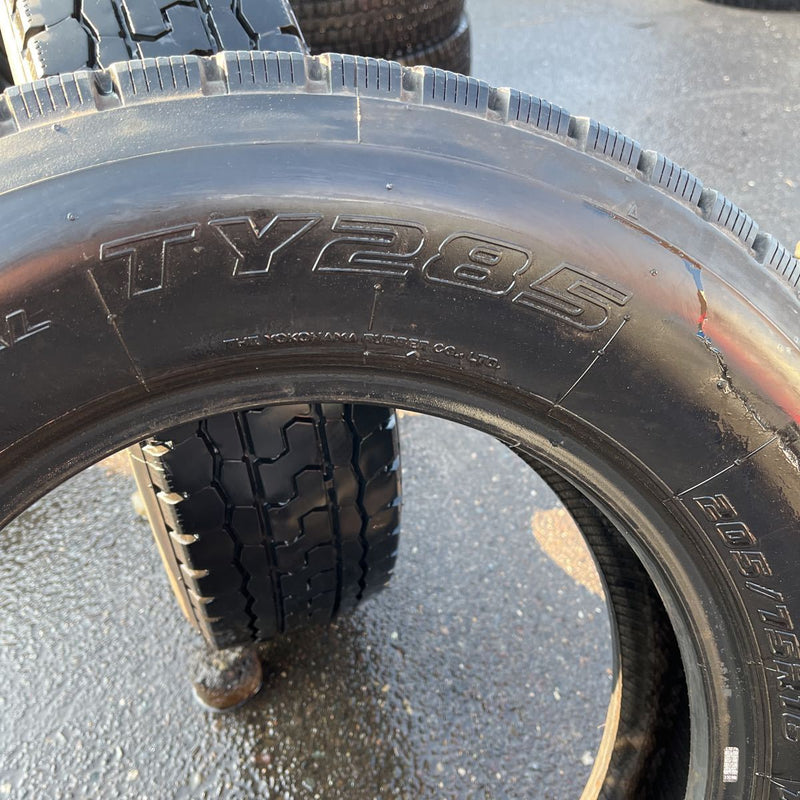 205/75R16 YOKOHAMA 激安美品　2本セット：8000円