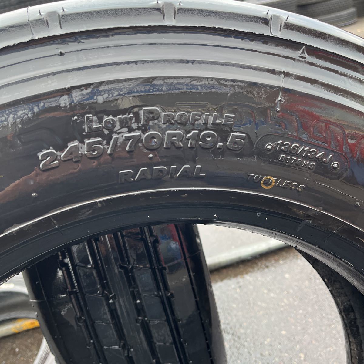 3404 ブリヂストン　245/70R19.5 新古1本 BRIDGESTONE ブリヂストン 245 70R19.5 136 134J M888 安い