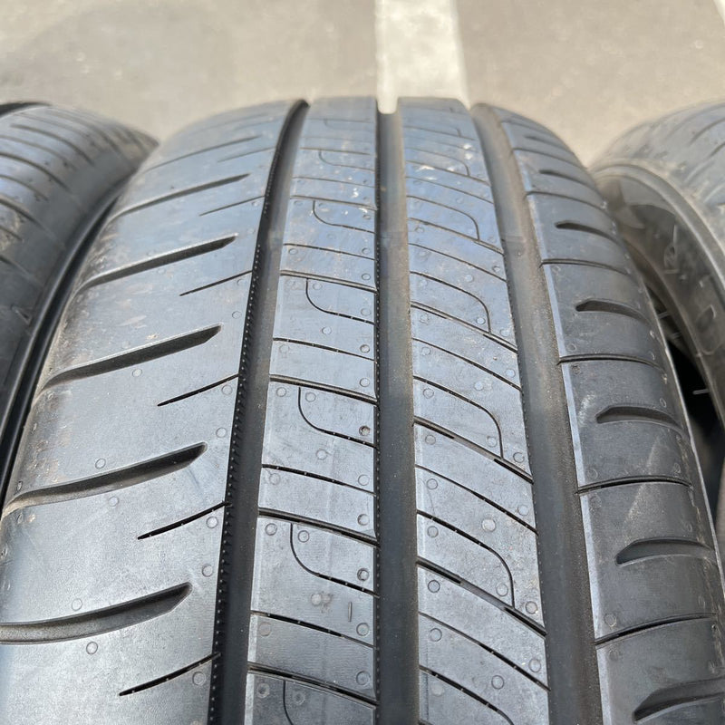 215/60R16 ダンロップ RV505 年式：2019年、激安美品　4本セット：35000円 未使用