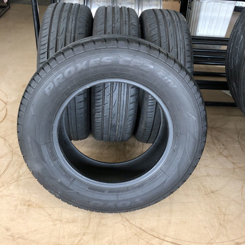 215/70R16 TOYO 中古SUVタイヤ　2018年式　4本セット：16000円