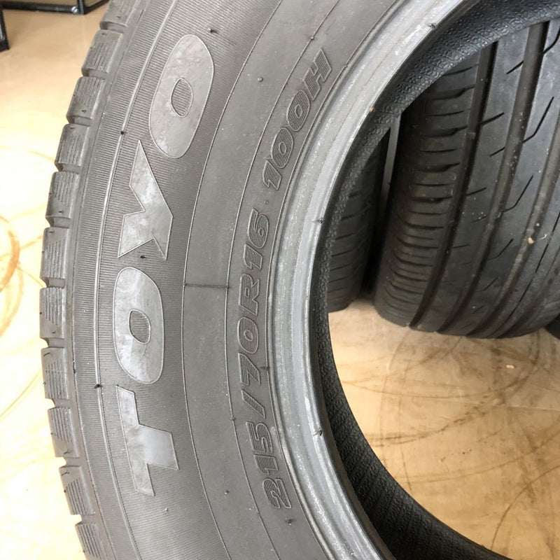 215/70R16 TOYO 中古SUVタイヤ　2018年式　4本セット：16000円