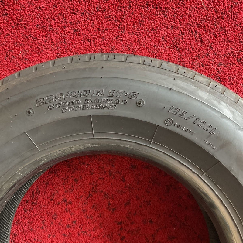 225/80R17.5 SP110 DUNLOP ほぼ新品　1本：8000円