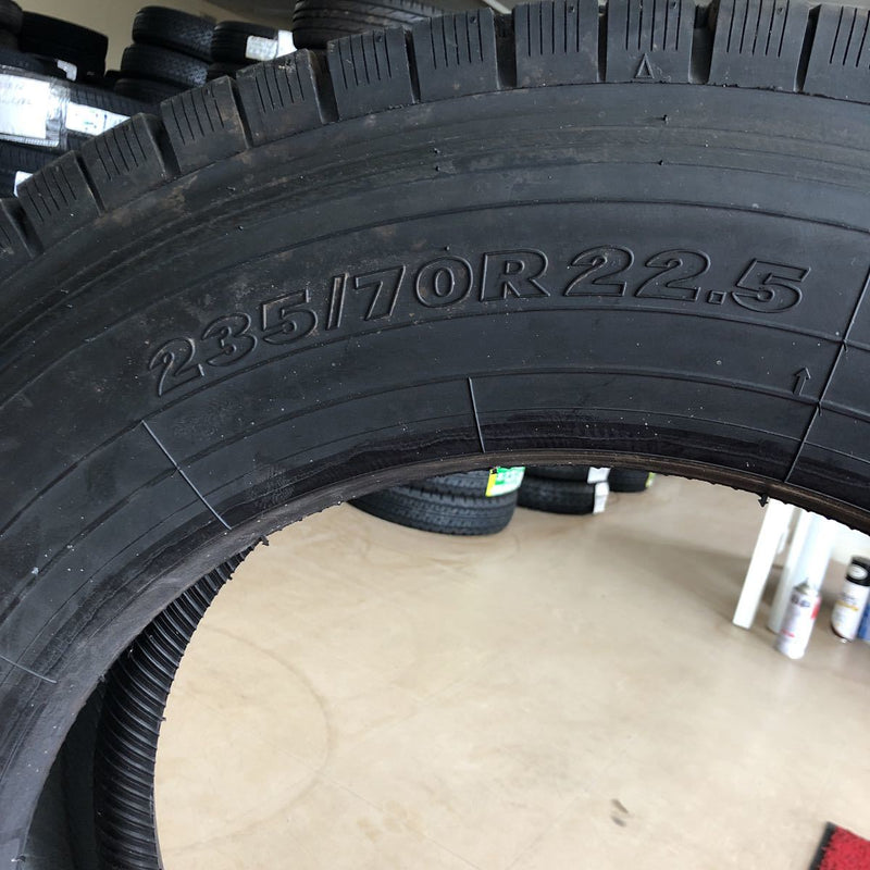 235/70R22.5 ヨコハマ ZEN903ZW 1本:9000円