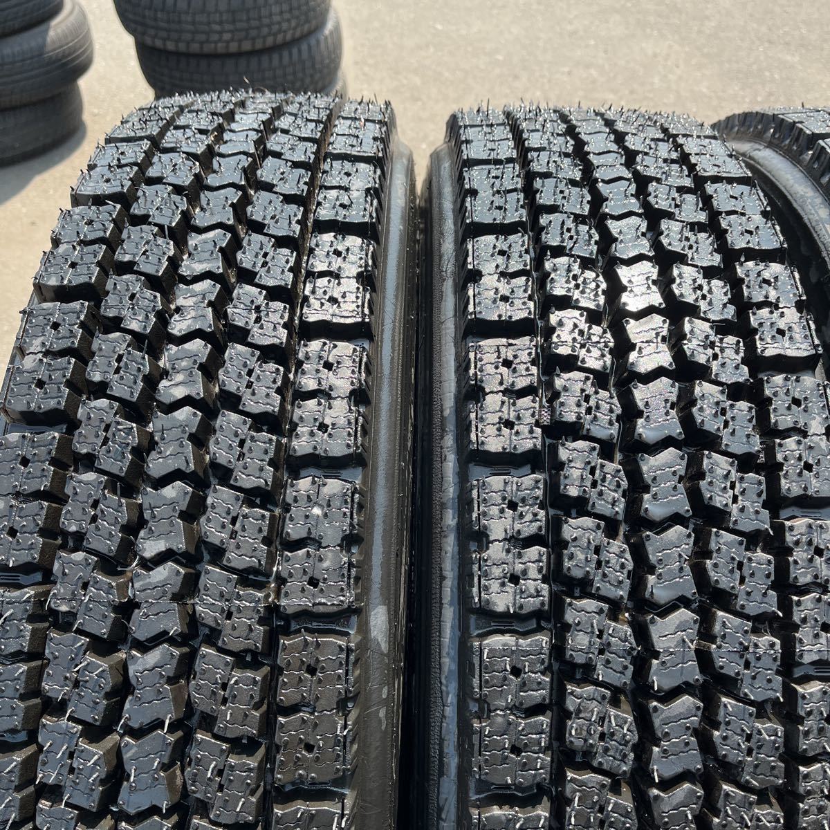 235/70R22.5 中古 再生 ほぼ新品 激安美品 6本セット：58000円