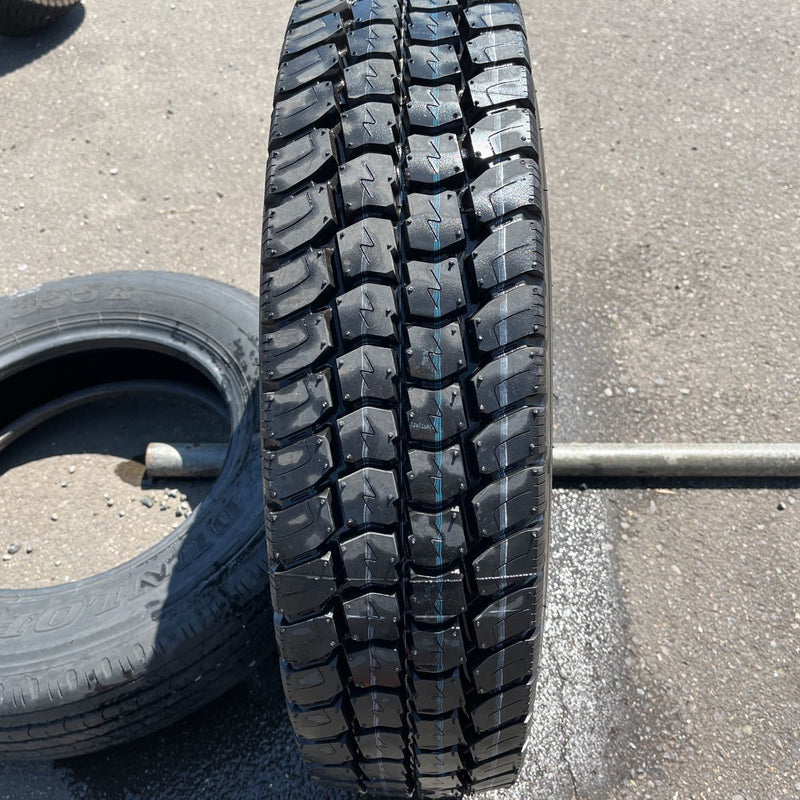 205/85R16 TOYO, M634 ほぼ新品　激安美品　　1本セット：8000円