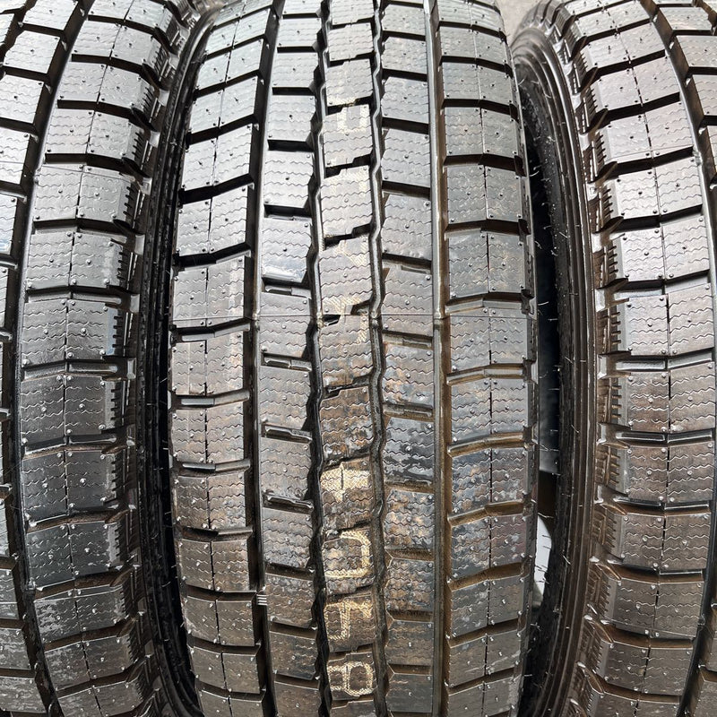 225/70R16 DUNLOP, SPLT02 新品 激安美品　　4本セット：24000円