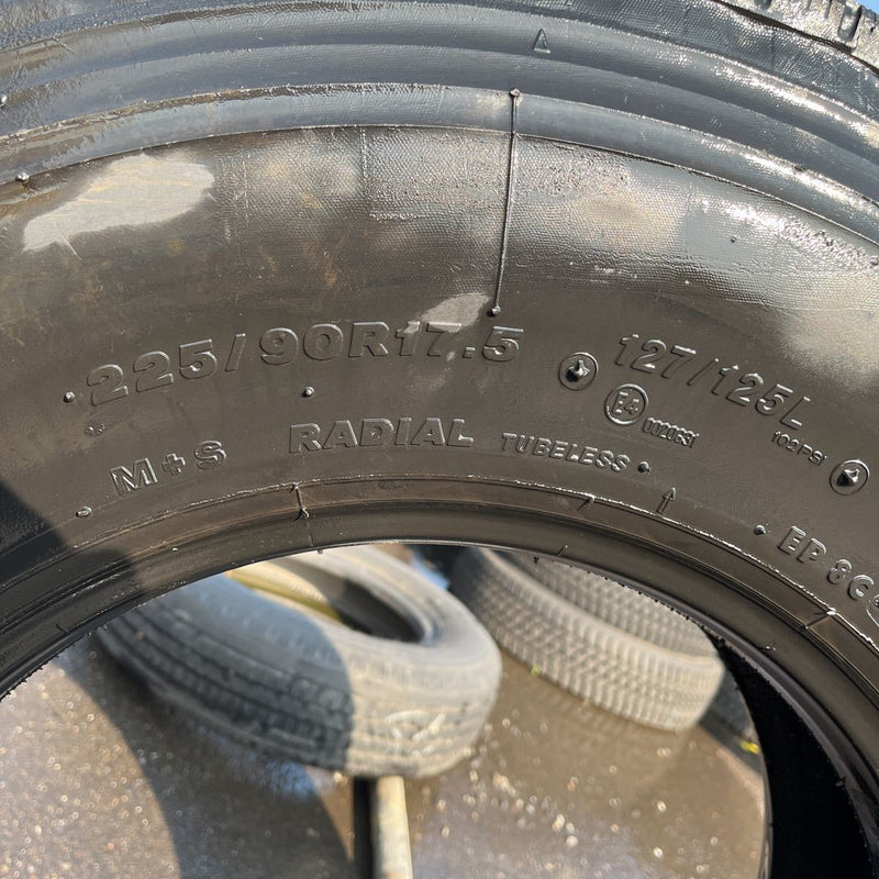 225/90R17.5 中古　再生　ほぼ新品　　激安美品　　　　　　1本セット：10000円