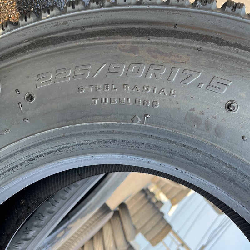 225/90R17.5 中古　再生　M913 ほぼ新品　　激安美品　　1本セット：11000円