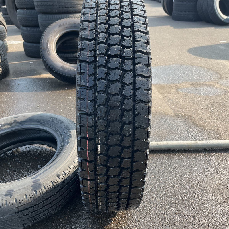 225/90R17.5 中古　再生　M913 ほぼ新品　　激安美品　　1本セット：11000円