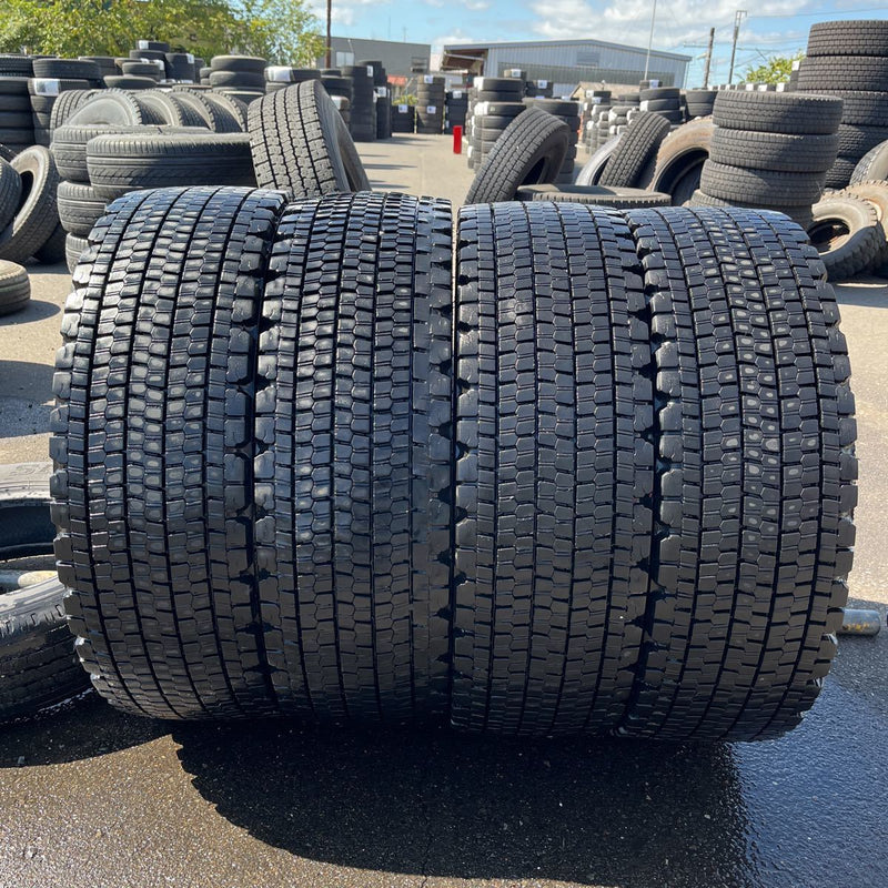 245/70R19.5 中古　再生　W900 激安美品　4本セット：23000円