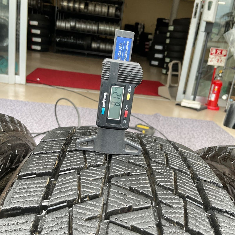 215/65R16 .ブリヂストン　4本セット：24000円