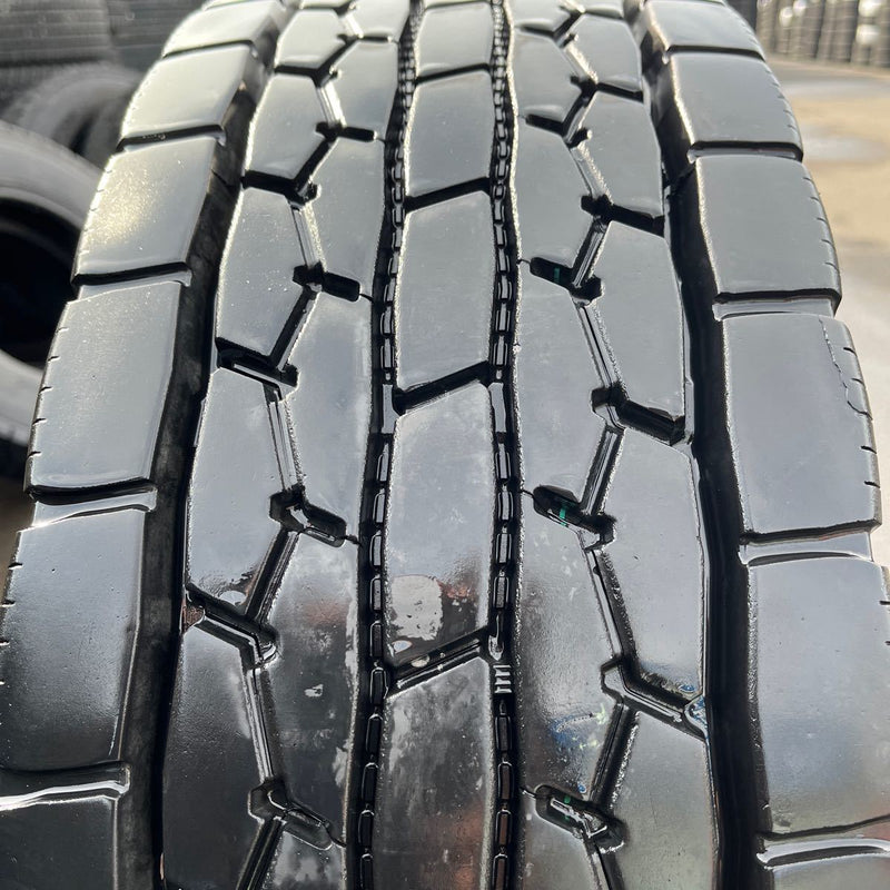 245/70R19.5 DUNLOP, SP688 中古　 激安美品　1本セット：10000円