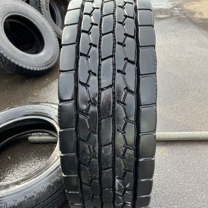 245/70R19.5 DUNLOP, SP688 中古　 激安美品　1本セット：10000円