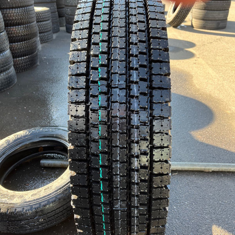 272/80R22.5 TOYO, M929 ほぼ新品　 激安美品　1本セット：27000円