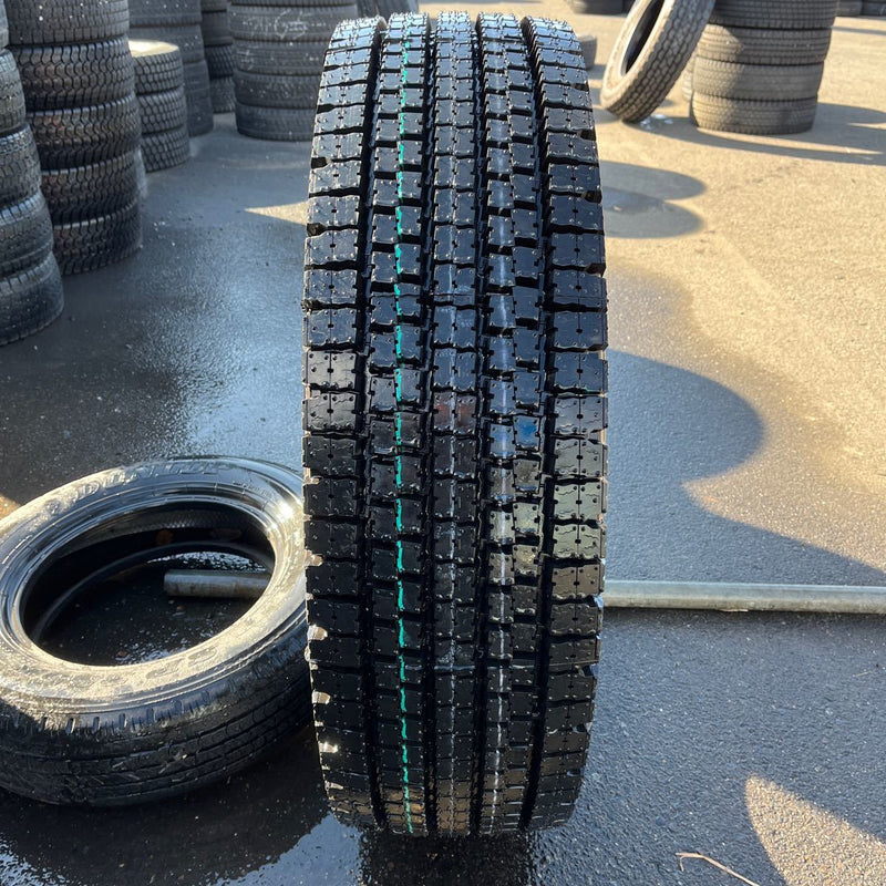 272/80R22.5 TOYO, M929 ほぼ新品　 激安美品　1本セット：27000円