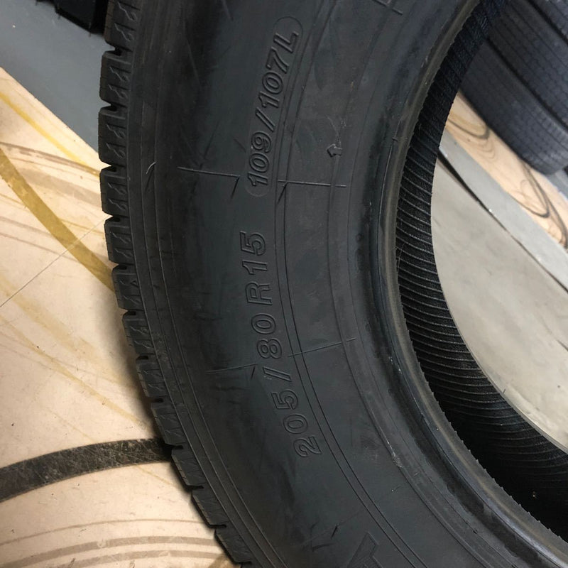 ヨコハマ 205/80R15LT 年式古め 未使用品　1本:7000円