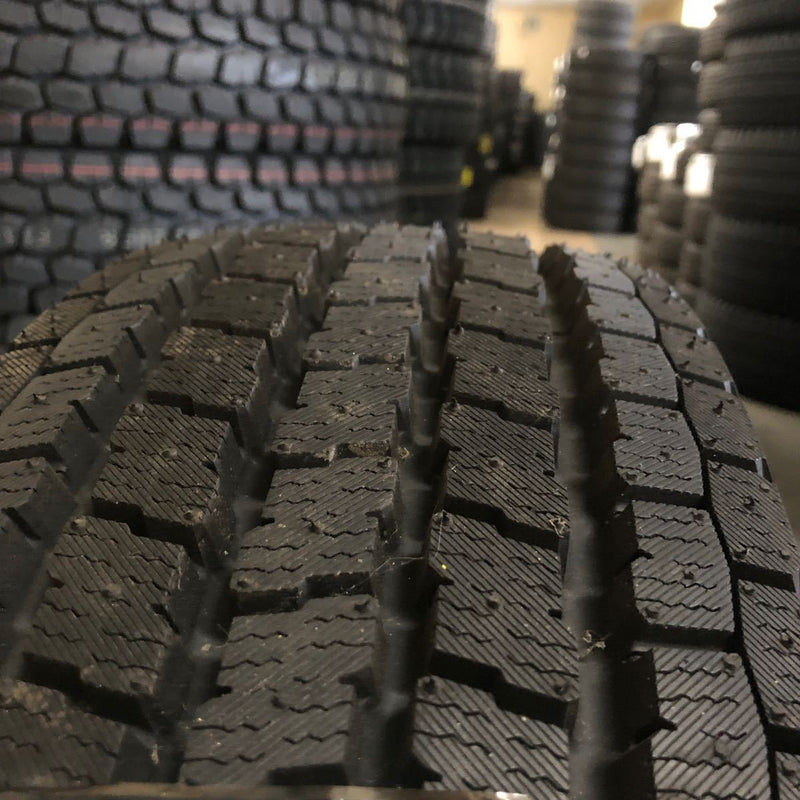 ヨコハマ 205/80R15LT 年式古め 未使用品　1本:7000円