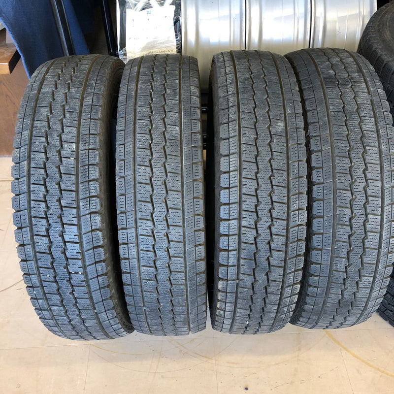 DUNLOP 165/80R14 LT 中古スタッドレスタイヤ4本セット:20000円