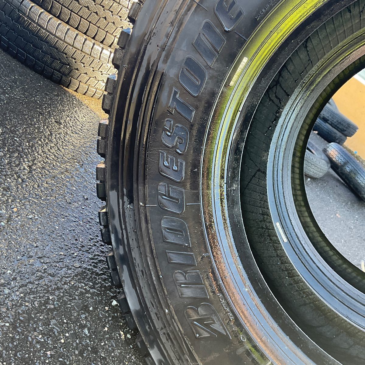 E311 265/70R19.5 LT ブリヂストン W900 2本 価格｜11R22.5 16PR V-STEEL STUDLESS W999 ブリヂストン
