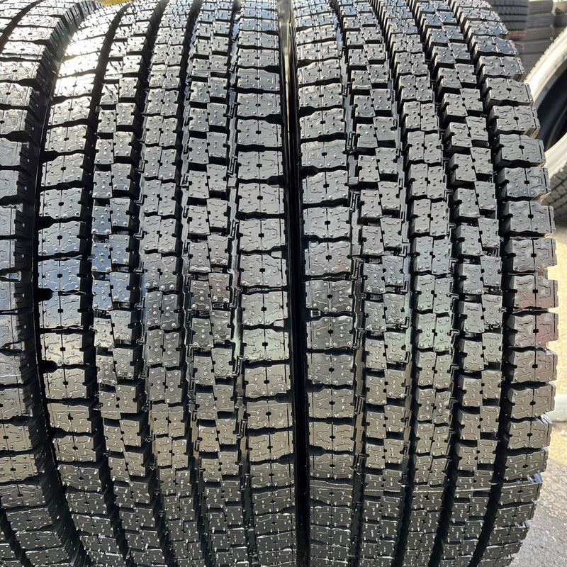 245/70R19.5 再生　中古　ほぼ新品　M929　 激安美品　8本セット：117000円