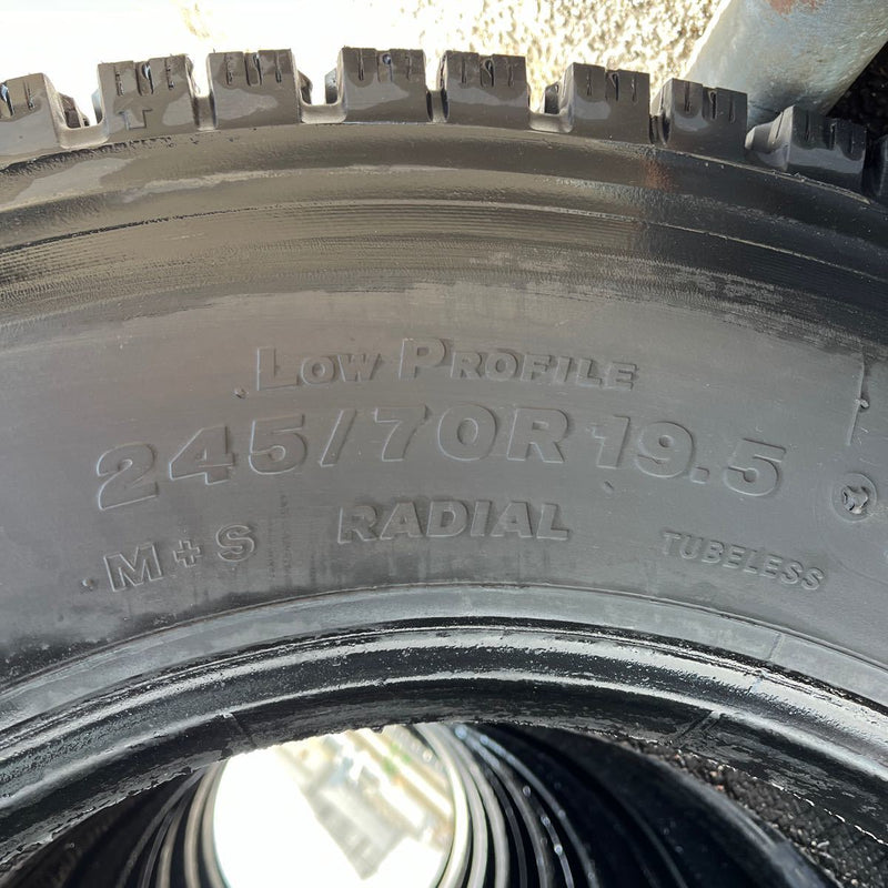 245/70R19.5 再生　中古　ほぼ新品　M929　 激安美品　8本セット：117000円