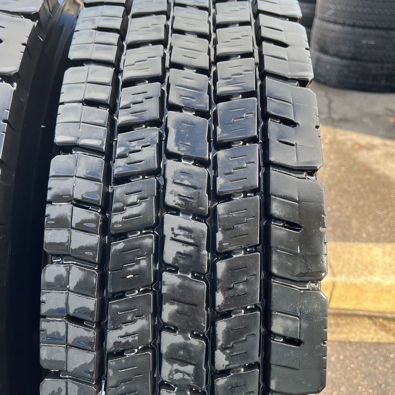 225/80R17.5 DUNLOP, SP062 中古　 激安美品　2本セット：11000円