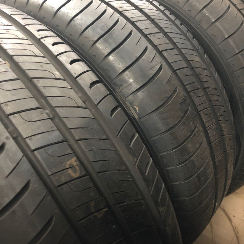 DUNLOP 215/60R16 RV505 、 未使用品　4本:31000円