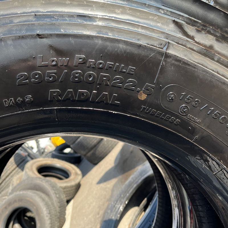 295/80R22.5 BRIDGESTONE, W900 中古　　激安美品　2本セット：37000円