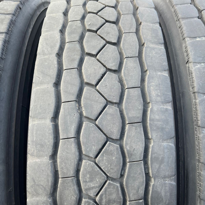 275/80R22.5 再生　中古MIXタイヤ　　激安美品　4本＋1本セット：47000円