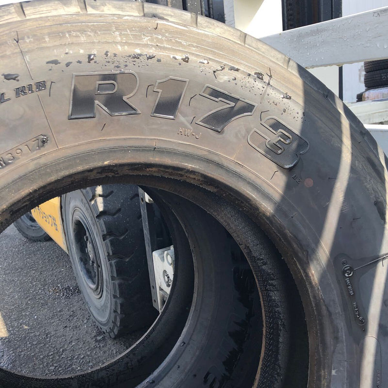 ブリヂストン 245/80R17.5 R173 中古夏タイヤ 年式古め　　2本セット:9000円