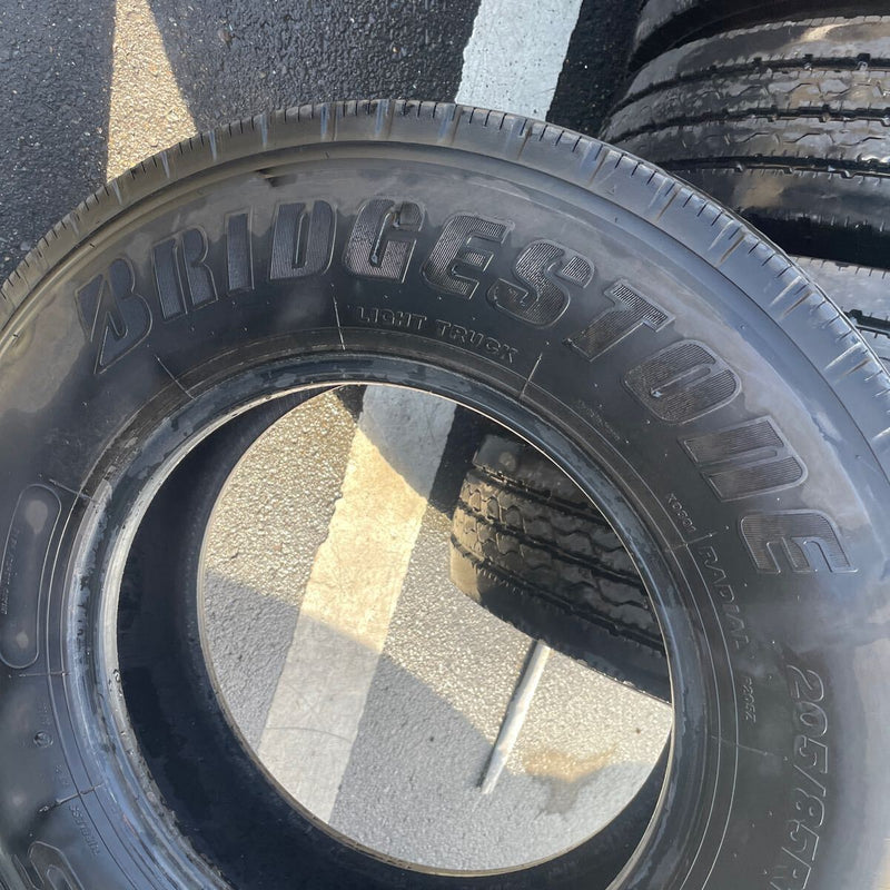 205/85R16 中古地山　ブリヂストン　激安美品　　6本セット：30000円