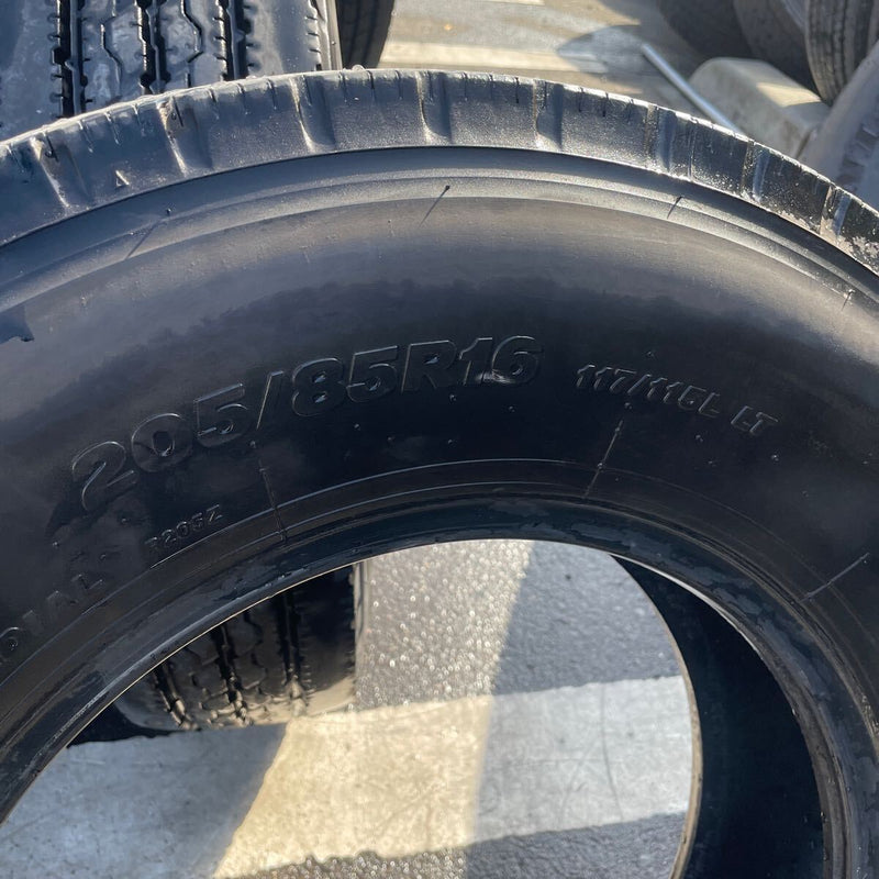 205/85R16 中古地山　ブリヂストン　激安美品　　6本セット：30000円