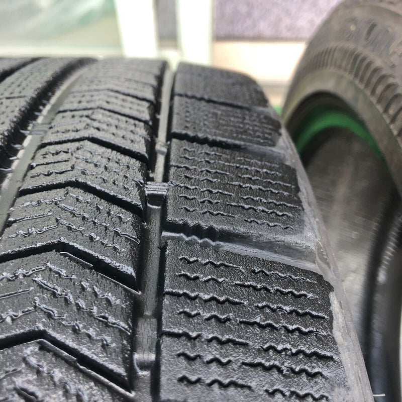 245/45R20 ブリヂストン 中古冬タイヤ　2本セット 年式古め　8000円