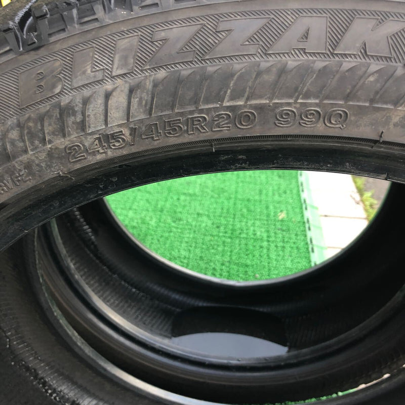 245/45R20 ブリヂストン 中古冬タイヤ　2本セット 年式古め　8000円