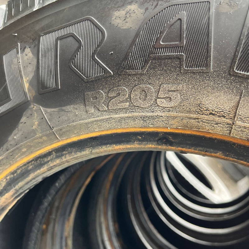 215/70R17.5, 118/116 BRIDGESTONE, R205 中古　激安美品　6本セット：25000円