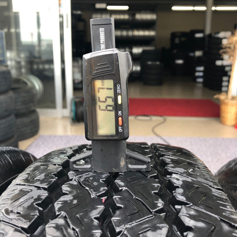 ブリヂストン 215/70R17.5 R18 265 中古タイヤ4本セット:22000円