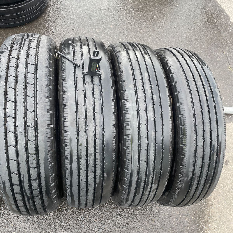 215/70R17.5 中古地山　ブリヂストン　激安美品　　4本セット：16000円