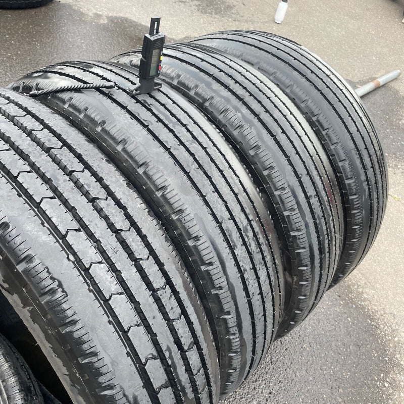 215/70R17.5 中古地山　ブリヂストン　激安美品　　4本セット：16000円