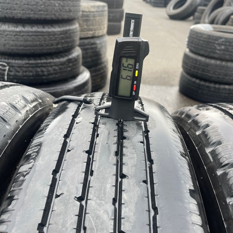 215/70R17.5 中古地山　ブリヂストン　激安美品　　4本セット：16000円