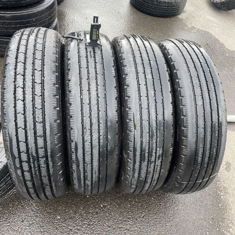 215/70R17.5 中古地山　ブリヂストン　激安美品　　4本セット：16000円