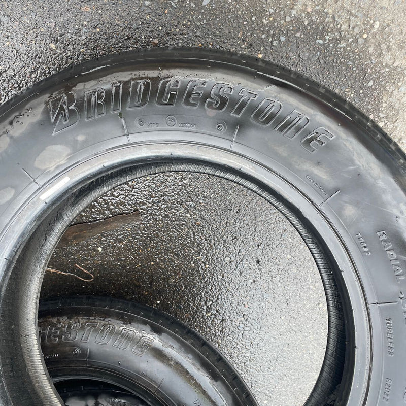 215/70R17.5 中古地山　ブリヂストン　激安美品　　4本セット：16000円
