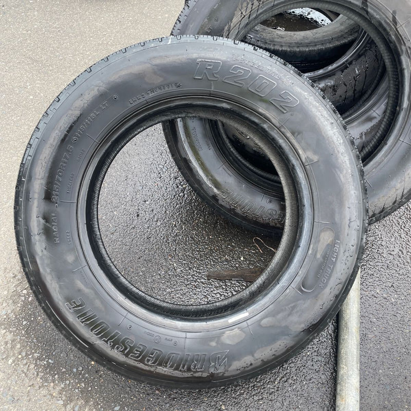 215/70R17.5 中古地山　ブリヂストン　激安美品　　4本セット：16000円