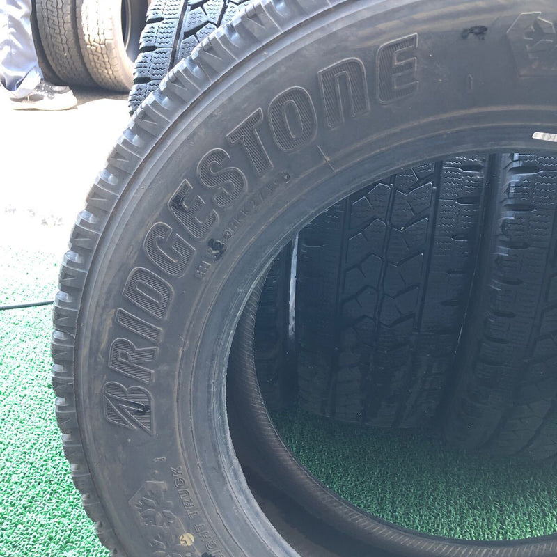 215/70R17.5中古地山　ブリヂストン　2019UP　　4本+1本セット：25000円