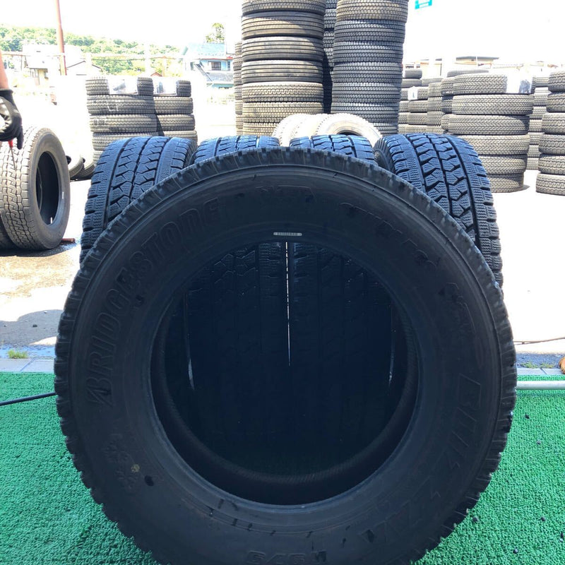 215/70R17.5中古地山　ブリヂストン　2019UP　　4本+1本セット：25000円