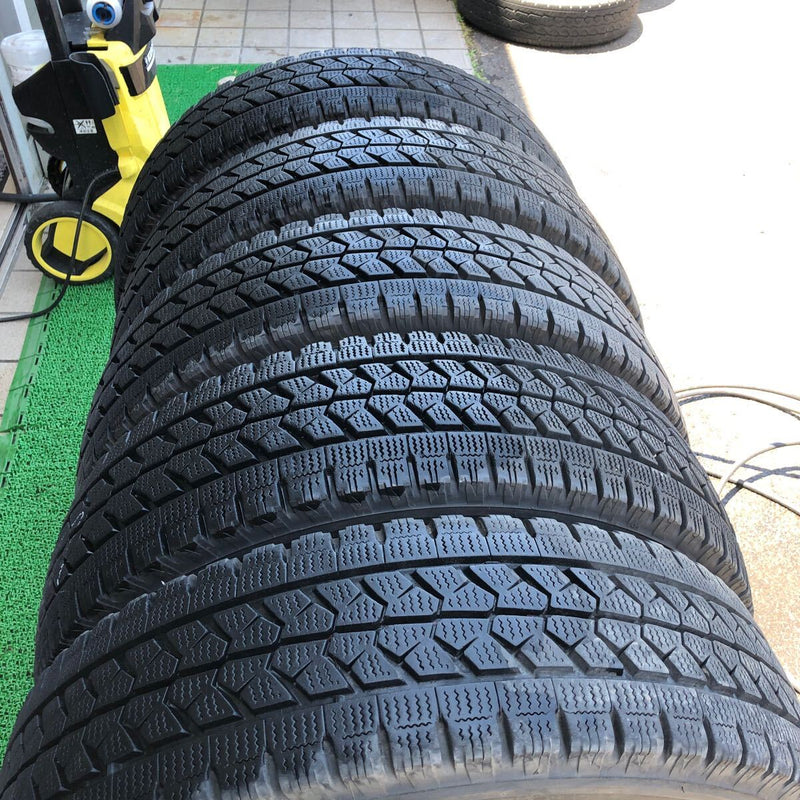 215/70R17.5中古地山　ブリヂストン　2019UP　　4本+1本セット：25000円